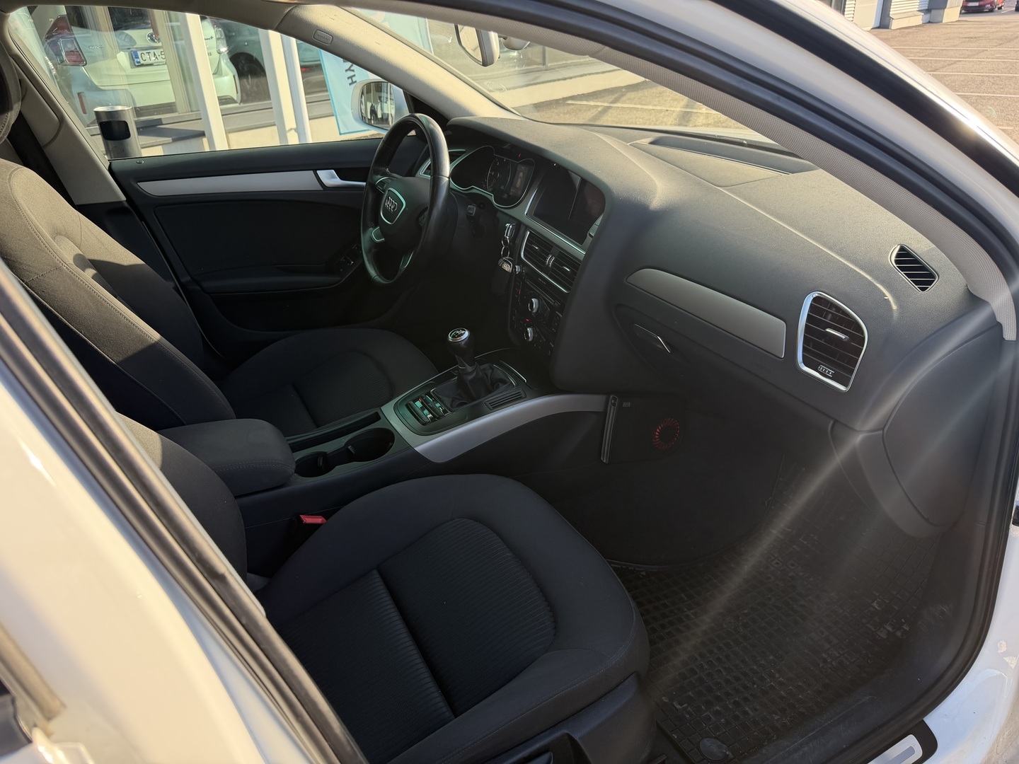 Audi A4 Avant Business 2,0 TDI 88 kW 2013, kuva 5/7