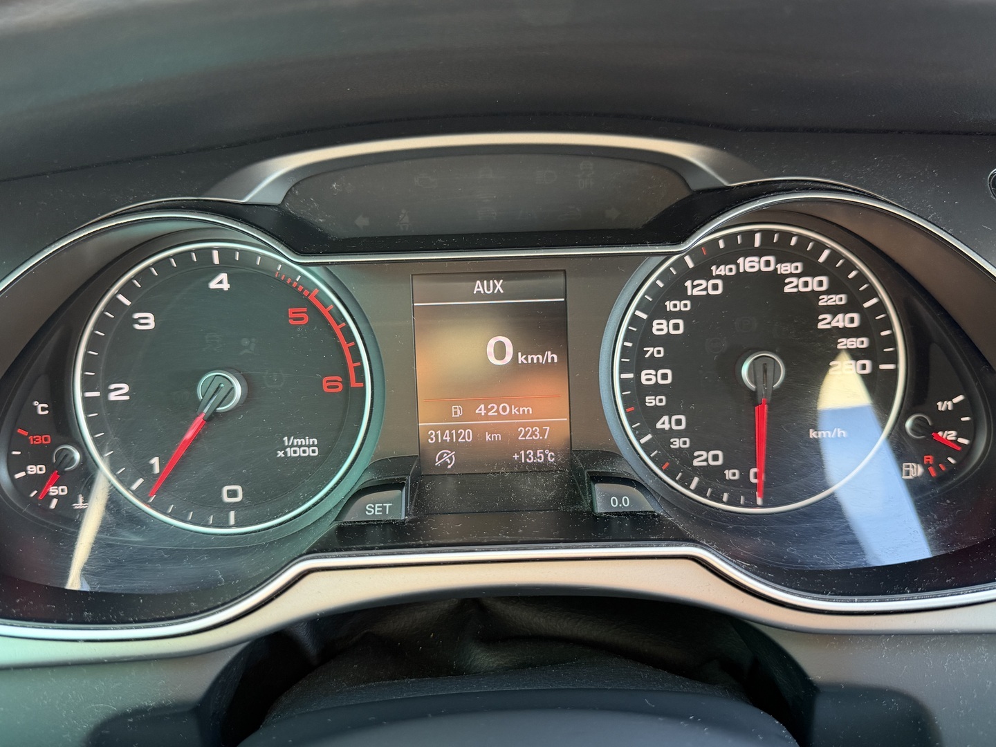 Audi A4 Avant Business 2,0 TDI 88 kW 2013, kuva 6/7