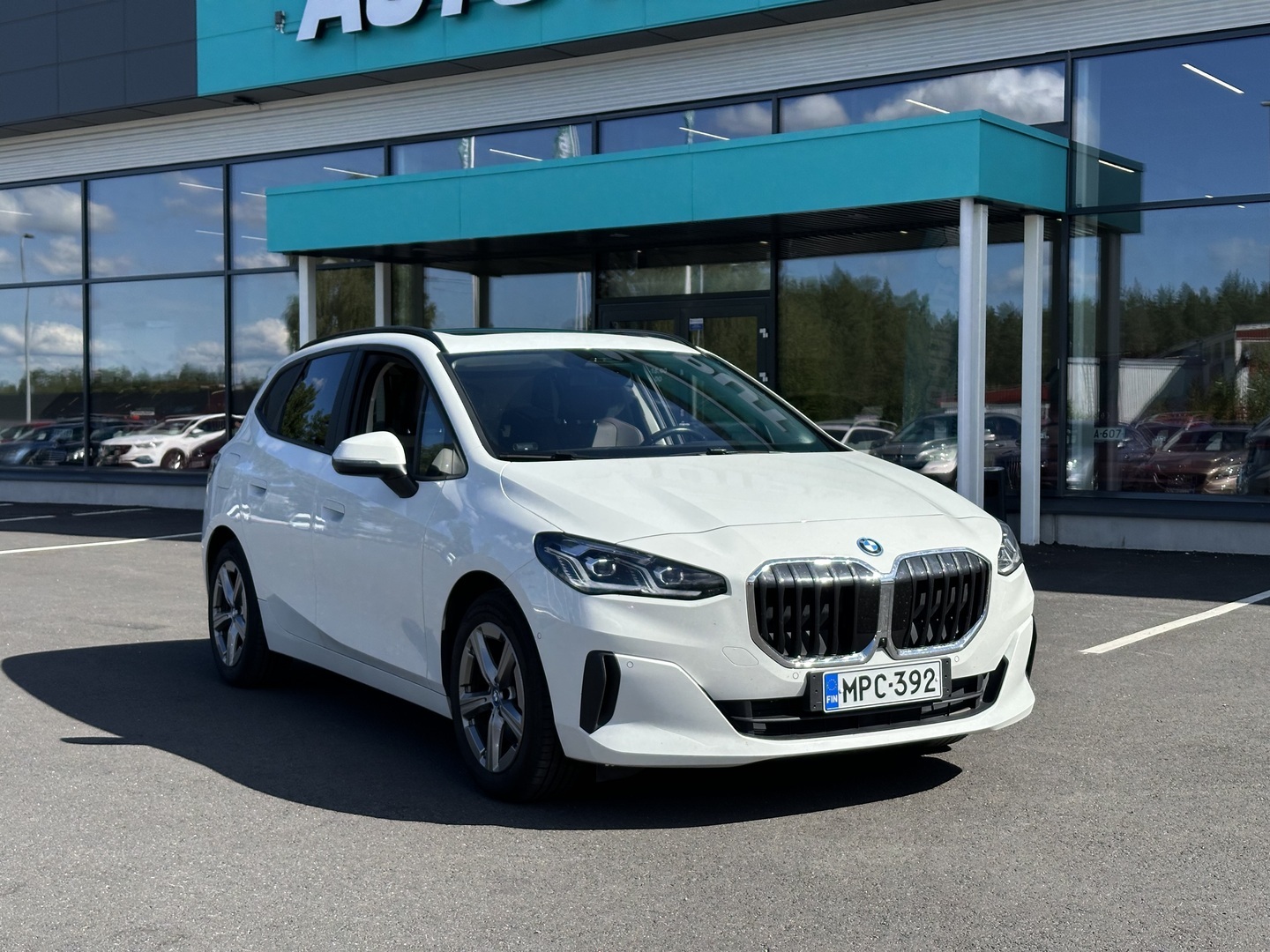 Auto BMW 225