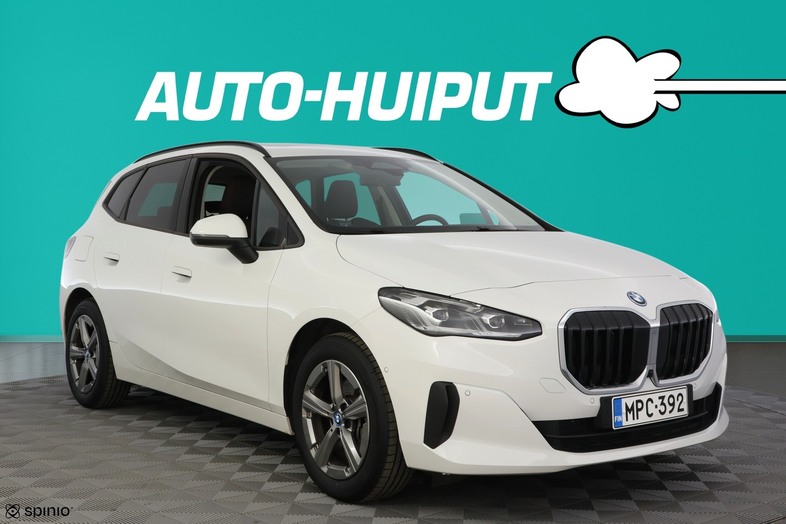 Auto BMW 225