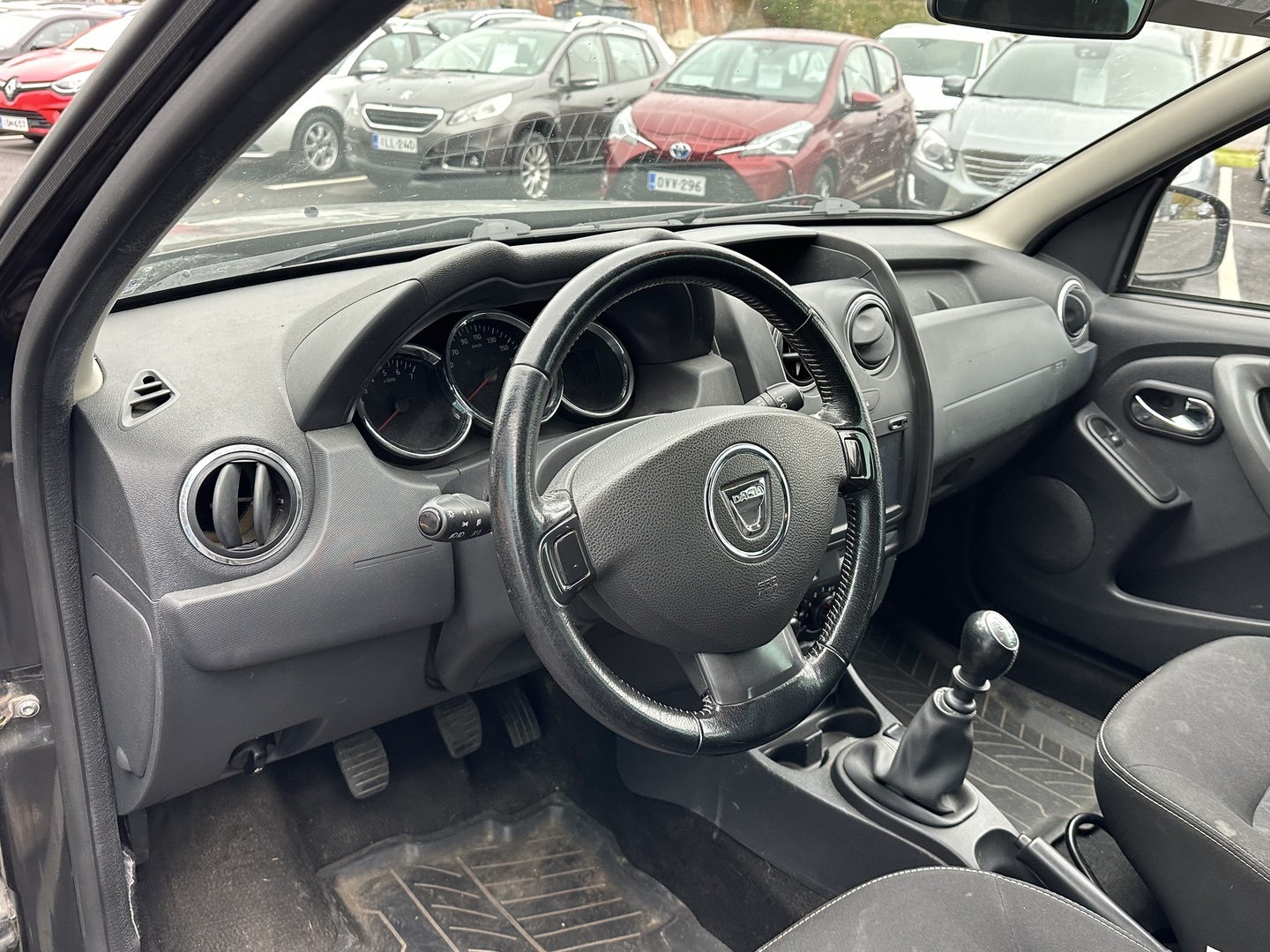 Dacia Duster dCi 110 4x4 Laureate 2015, bild 6/11