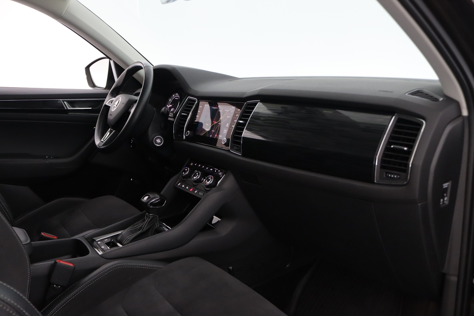 Skoda Kodiaq 1,4 TSI ACT Style DSG 7-P 2018, kuva 7/37