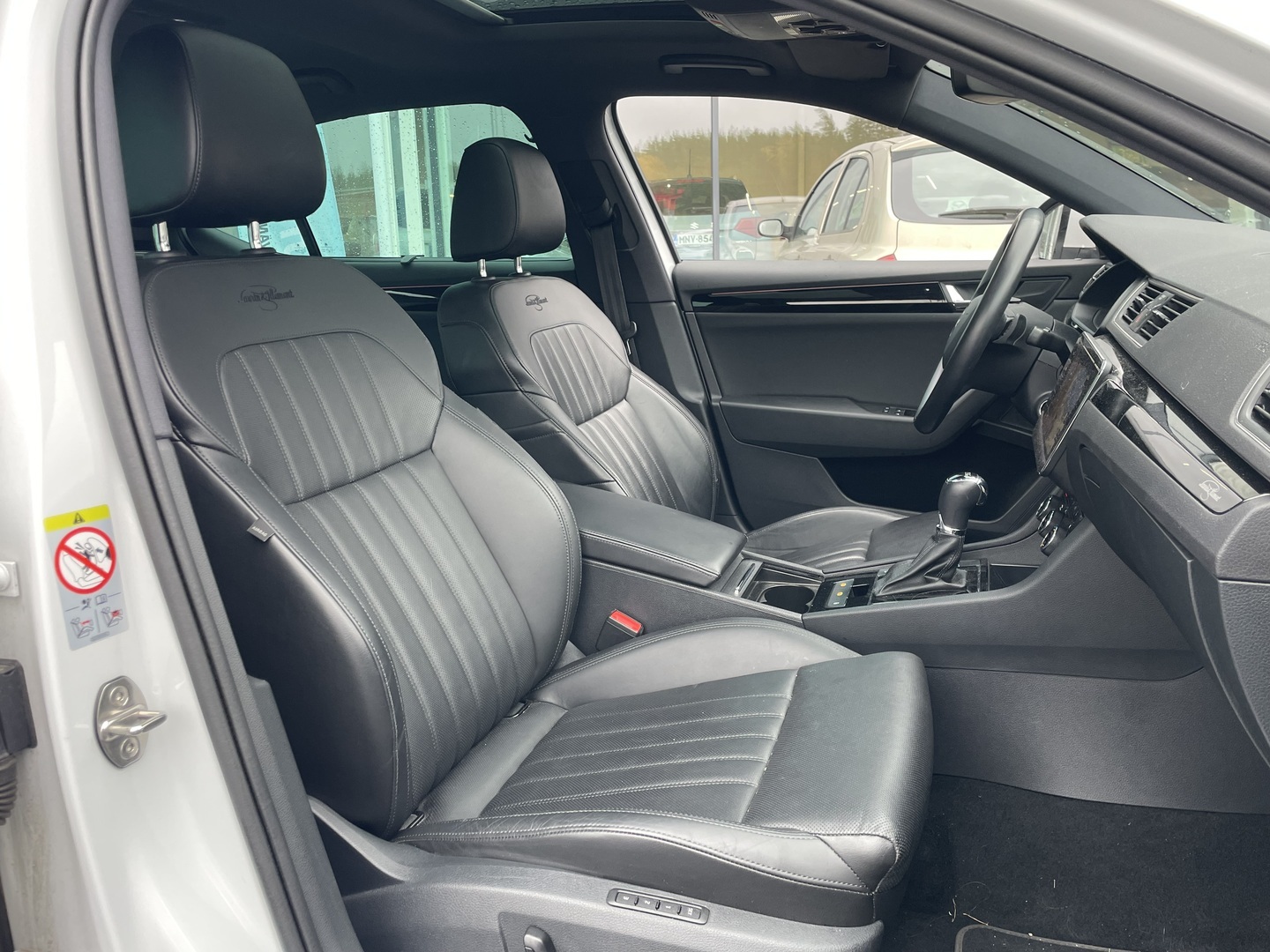 Skoda Superb 2018, photo 5/14