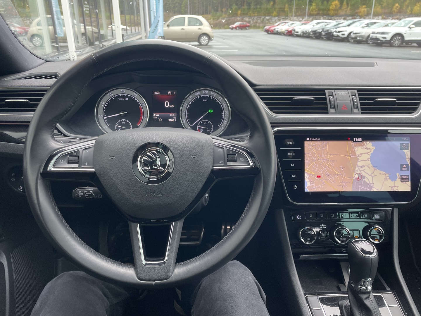 Skoda Superb 2018, photo 7/14