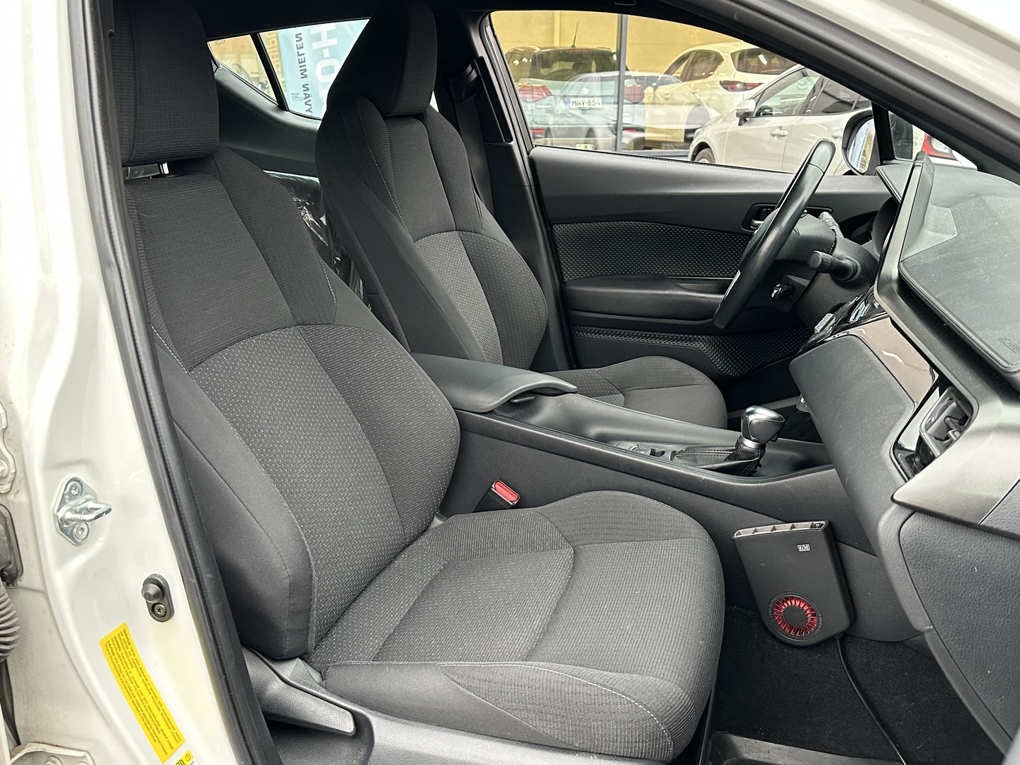 Toyota C-HR 1,2 T Active Multidrive S 2018, photo 5/11