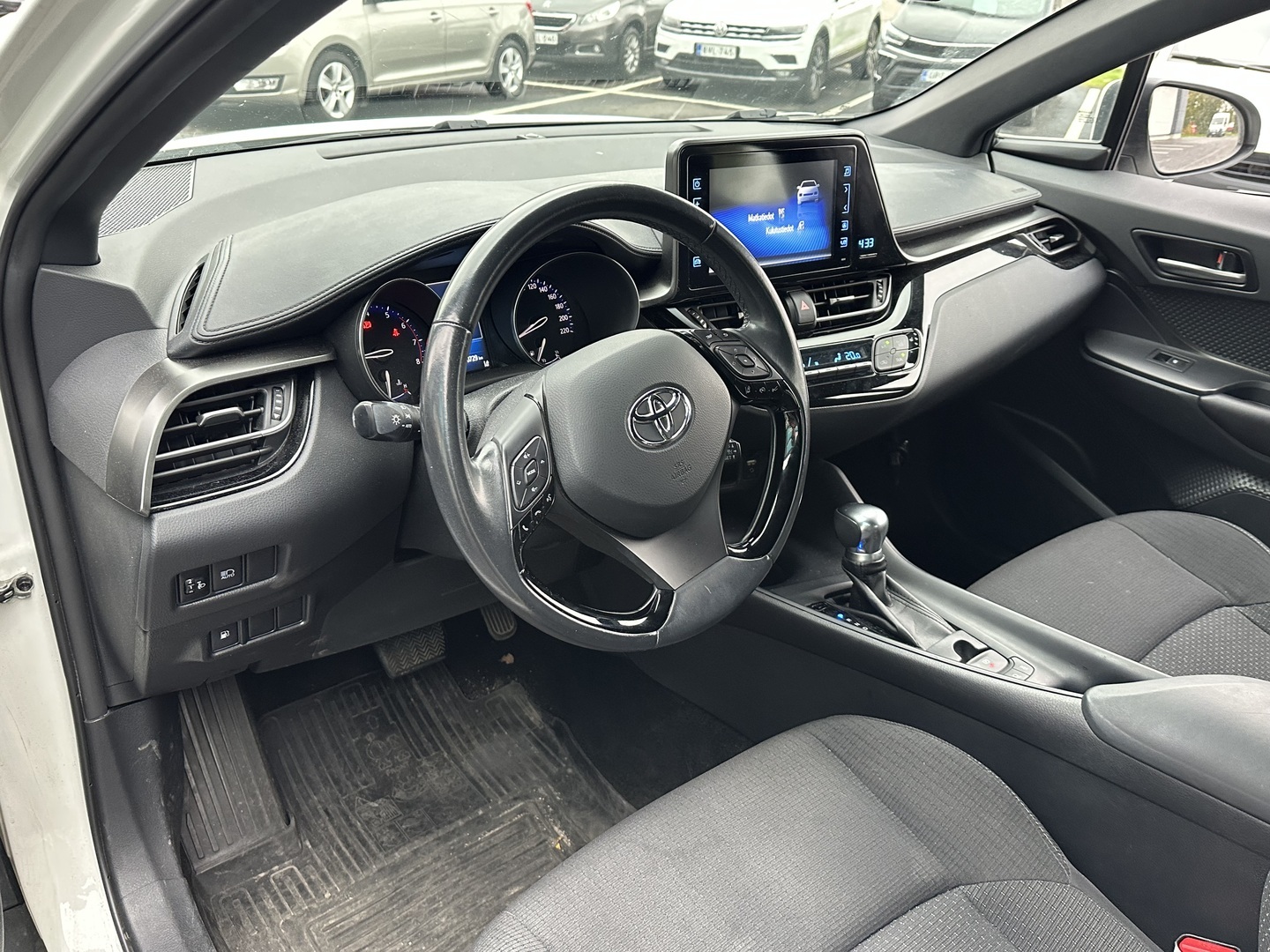 Toyota C-HR 1,2 T Active Multidrive S 2018, photo 6/11