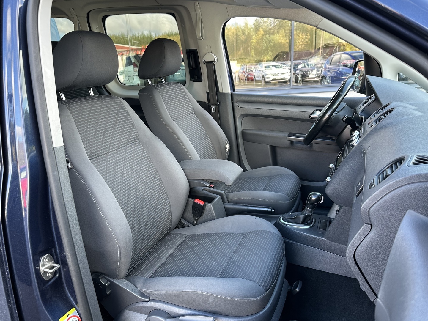 Volkswagen Caddy Maxi 2011, photo 3/10