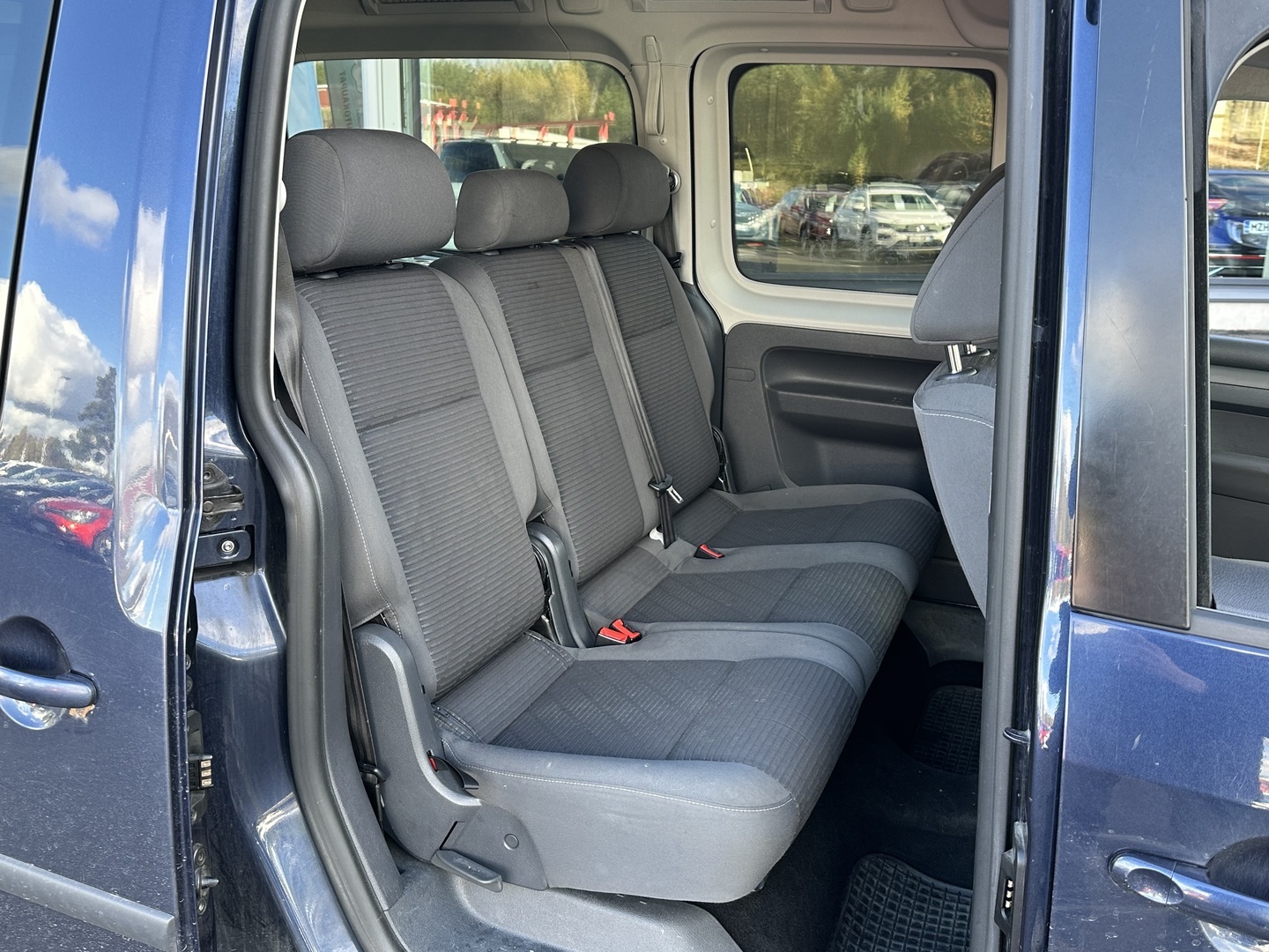 Volkswagen Caddy Maxi 2011, photo 4/10