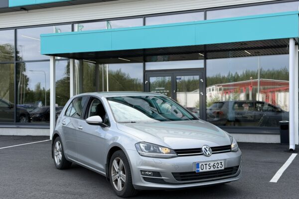Volkswagen - Golf