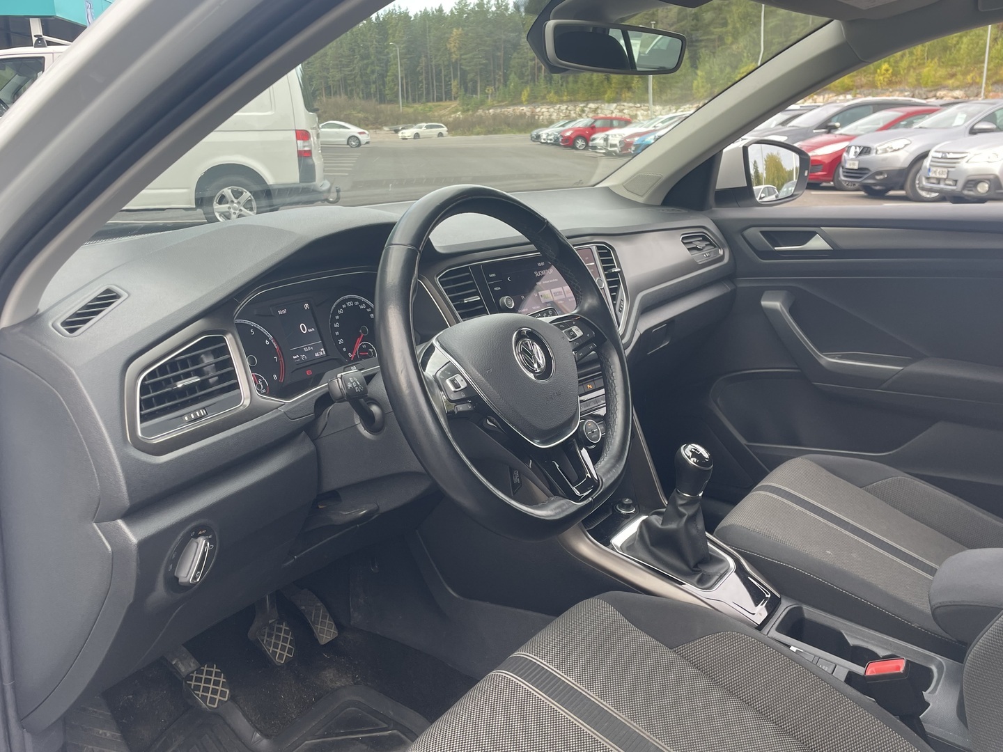 Volkswagen T-Roc 2018, photo 6/16