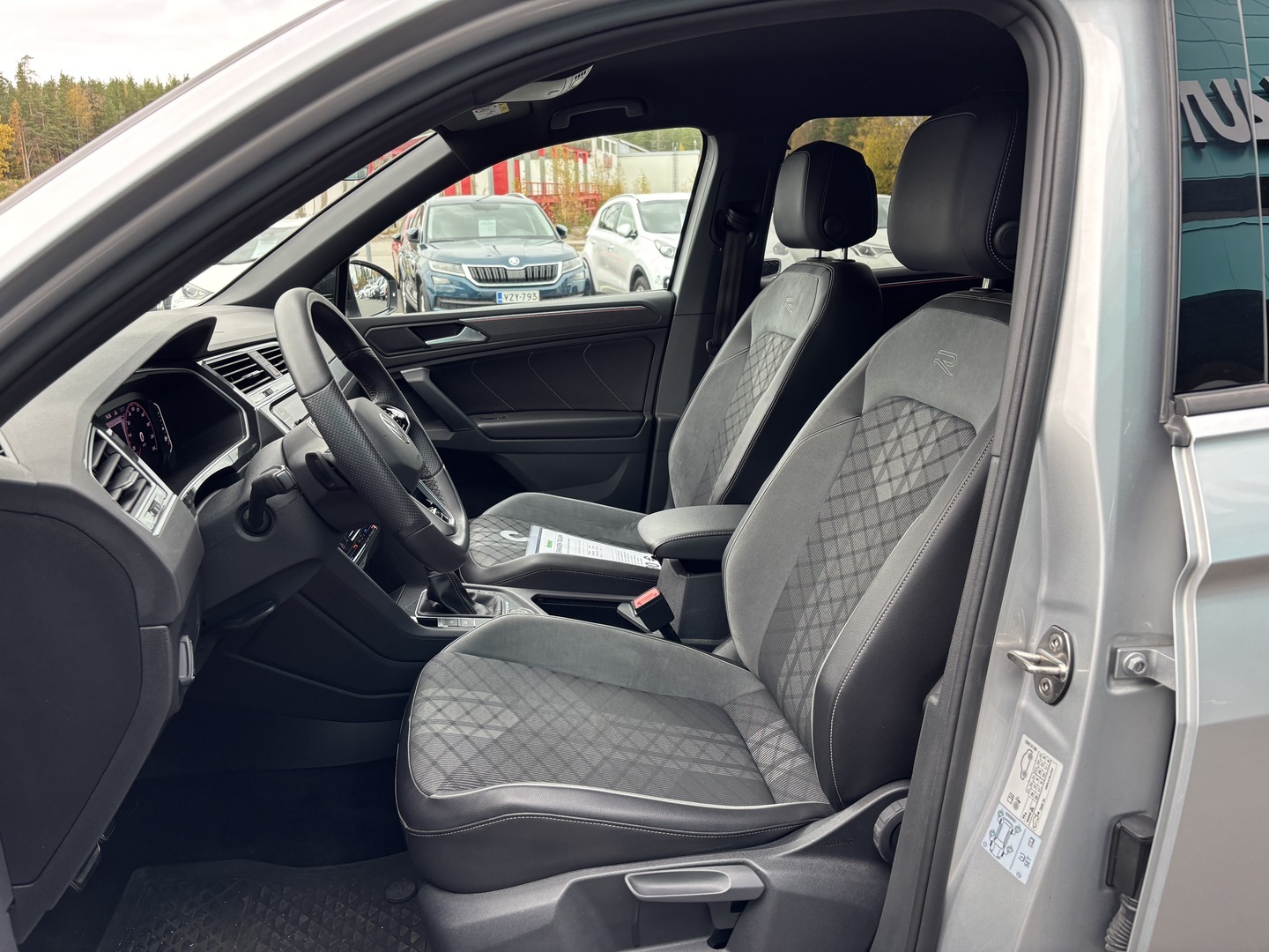 Volkswagen Tiguan 2021, bild 3/5