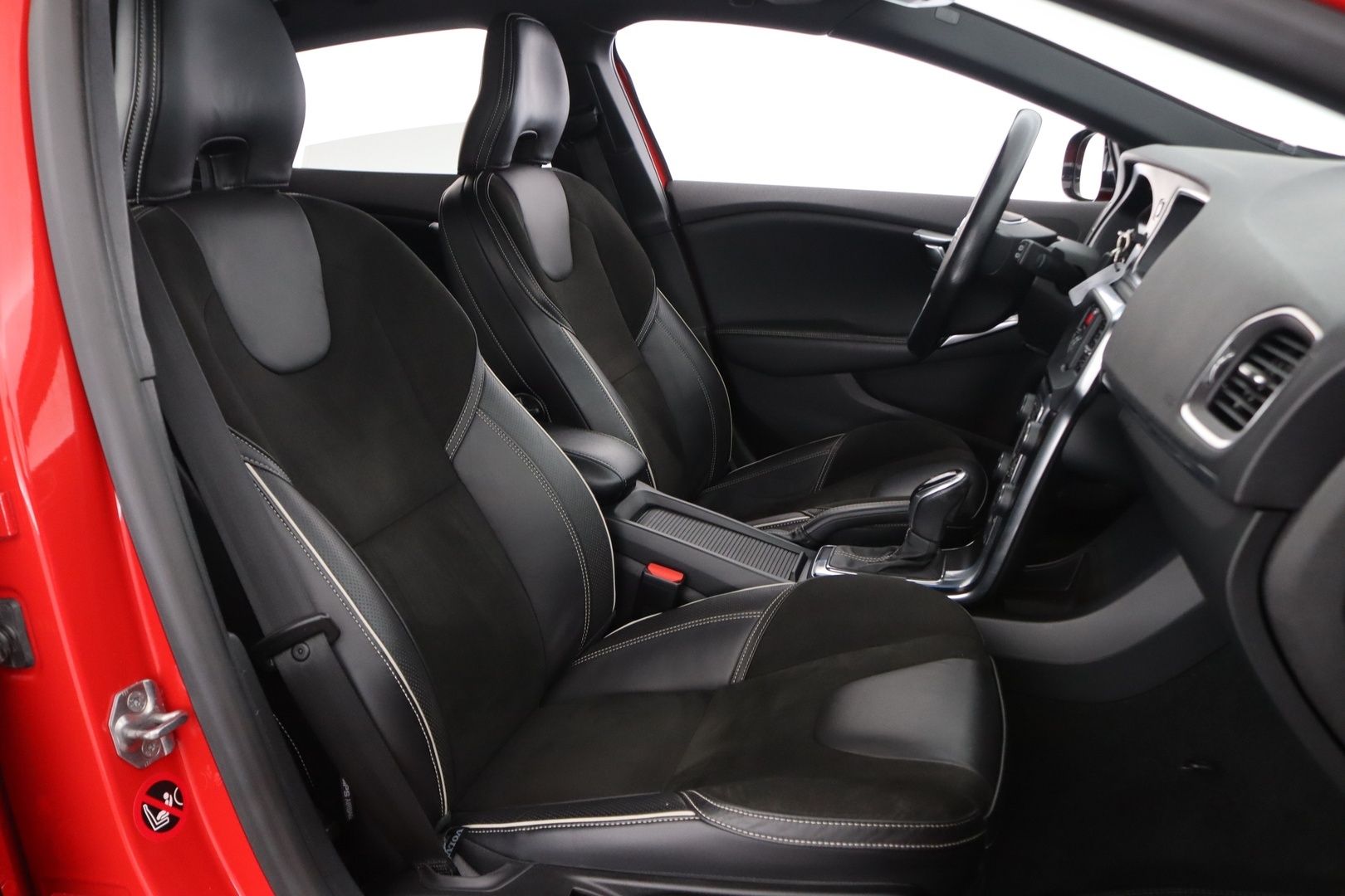Volvo V40 D2 Business R-Design aut 2014, kuva 7/28