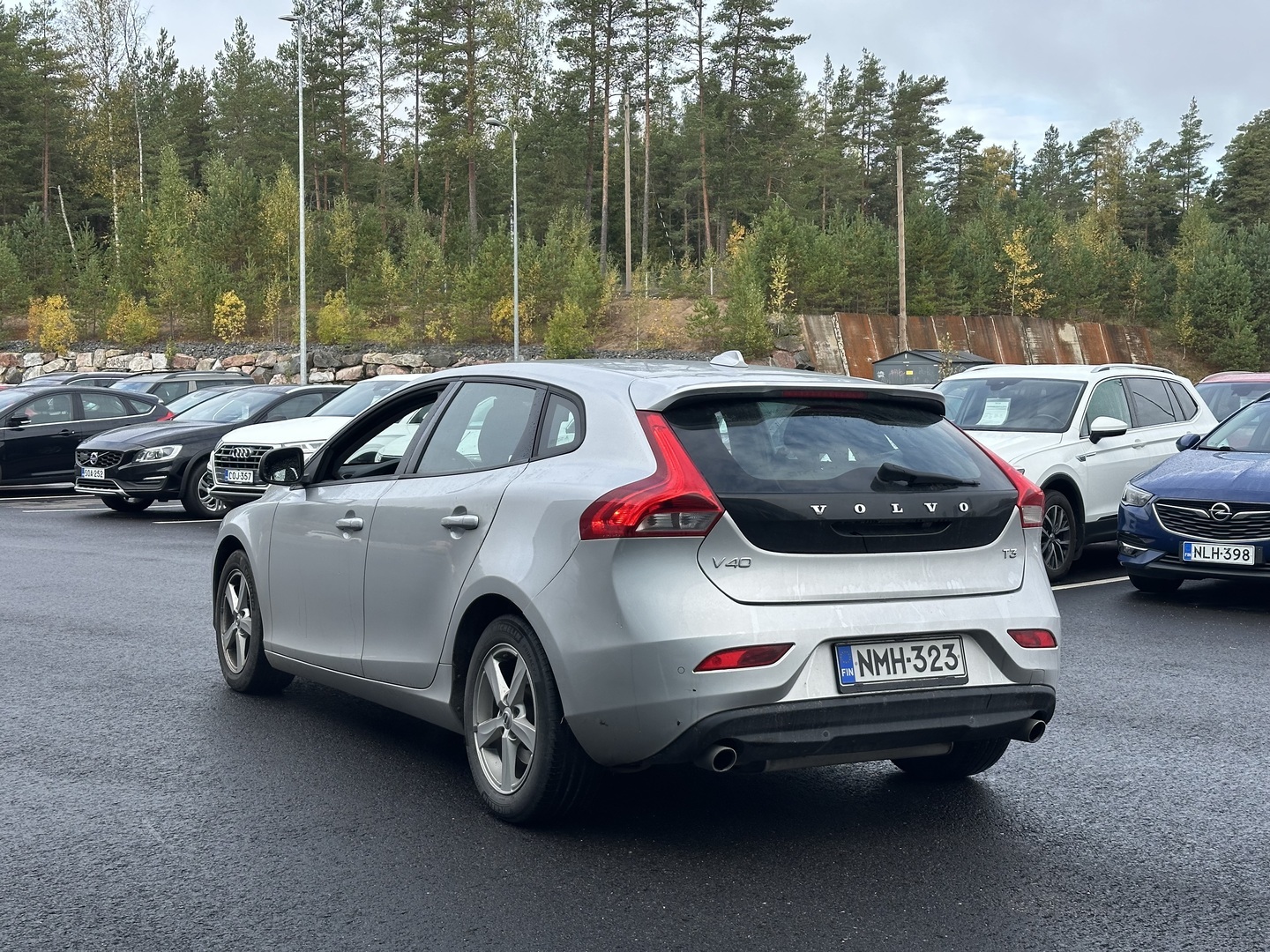 Volvo V40 T3 Kinetic aut 2019, kuva 2/7
