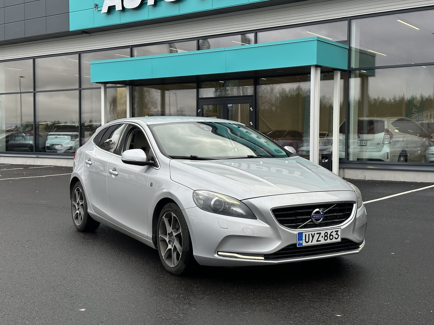 Auto Volvo V40