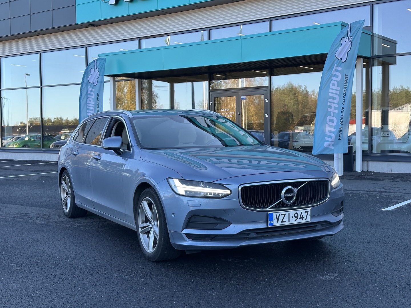 Auto Volvo V90
